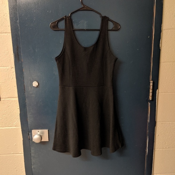 Simple plain black dress. - Picture 2 of 2